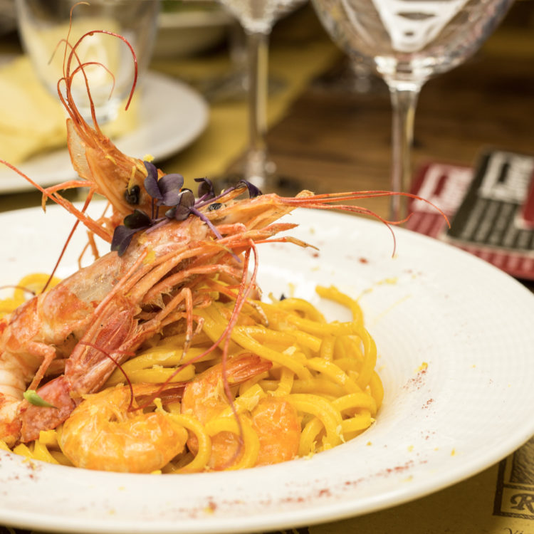 Tonnarelli al limone, gamberi e zafferano